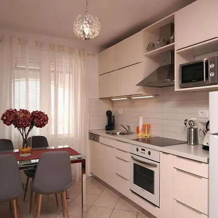 Apartment Marijana - Two Bedroom With Terrace Supetar