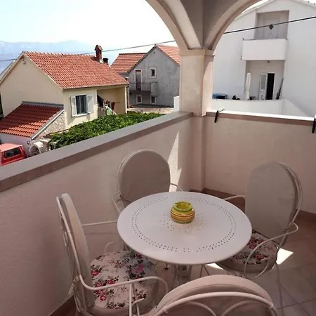 Apartment Marijana - Two Bedroom With Terrace Supetar